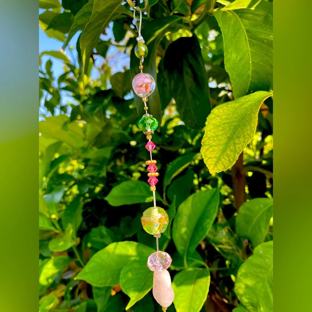 ☀️✨🌈😀Green and Pink crystal, Sun Catcher. ☀️✨🌈